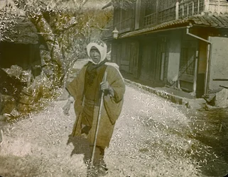 Porträtt av en japansk man ca 1900 - 1915 (fotografi)