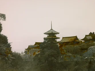 Vy över Kiyomizu-Dera-templet, Kyoto, ca 1900 - 1915 (fotografi)