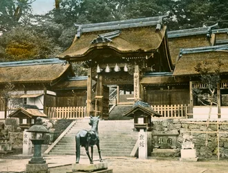 Vy över shintotemplet Suwa- Jinja ( osawa ) i Nagasaki, ca 1900 - 1915 (fotografi)