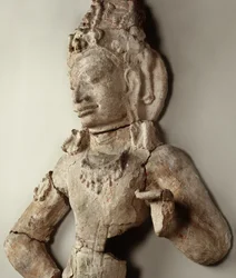 Bodhisattva från Ku Bua, Davaravati-perioden (terrakotta)