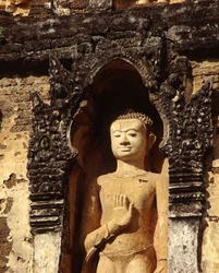 Buddha på Chedi, Davaravati-perioden (terrakotta)