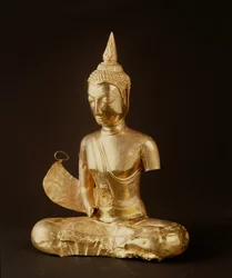Buddha sitter i meditation (armarna saknas) (guld)