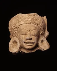 Demonhuvud, från Chedi Chula Pathom, Davaravati Period (stuckatur)