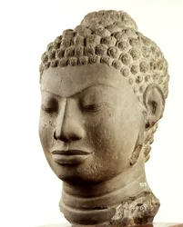 Stelae med Buddha och beundrande gudar, Davaravati-perioden