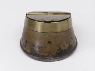 Hästs hov bläckhus tillhörande kapten William Tyrwhitt Drake, Royal Horse Guards, ca 1829 (bläckhus, hästhov)