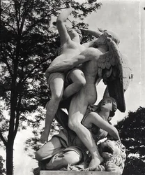 Saturnus som för bort Cybele, allegori över jorden, ca 1675-80, fotograferad i Jardin des Tuileries, Paris, av Adolphe Giraudon (1849-1929) (marmor) (svart/vitt foto)