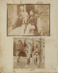 Gruppporträtt med Sir David Brewster, Mrs Jones och brigadgeneral Colin Mackenzie