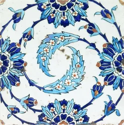 En Iznik keramikplatta, med ett spiralformigt blommotiv, tidigt 1600-tal (keramik)