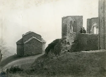 Klostret San Pietro al Monte, Civate, Lombardiet, Italien, fotografi av Ugo Monneret de Villard, cirka 1910