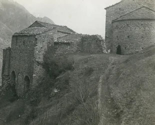 Klostret San Pietro al Monte, Civate, Lombardiet, Italien, fotografi av Ugo Monneret de Villard, cirka 1910