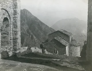 Klostret San Pietro al Monte, Civate, Lombardiet, Italien, fotografi av Ugo Monneret de Villard, cirka 1910