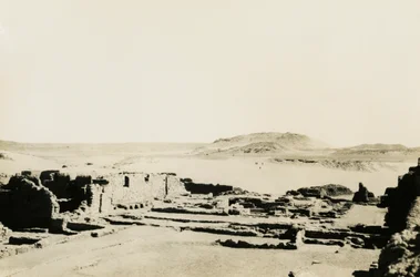 Kommersiellt område i S:t Simeons kloster, Aswan, Egypten, fotografi av Ugo Monneret de Villard
