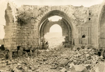 Interiör i bysantinsk basilika, Amman, Jordanien, fotografi av Ugo Monneret de Villard, cirka 1920