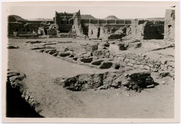 Interiör från S:t Simeons kloster, rum VI, Aswan, Egypten, fotografi av Ugo Monneret de Villard