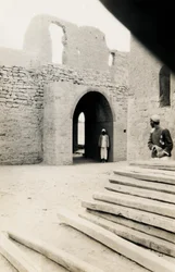 Interiör av östra porten och tornet, S:t Simeons kloster, Aswan, Egypten, fotografi av Ugo Monneret de Villard