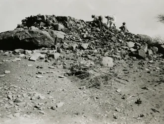 Ruiner i Goz Regeb-regionen, Sudan, fotografi av Ugo Monneret de Villard, ca 1925
