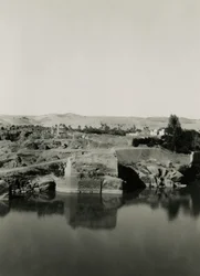 Tempelruiner på ön Elephantine, med Kleopatras bad i förgrunden, Aswan, Egypten, foto av Ugo Monneret de Villard