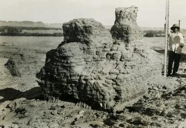 Grav i nekropol, Qasr Ibrim, Egypten, fotografi av Ugo Monneret de Villard