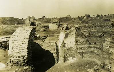 Trilobed-byggnad, al-Fustat, Egypten, fotografi av Ugo Monneret de Villard