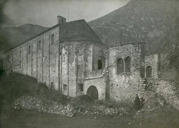 Vy över klostret San Pietro al Monte, Civate, Lombardiet, Italien, fotografi av Ugo Monneret de Villard, cirka 1910