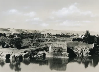 Utsikt över ön Elephantine med Nilen, Egypten, fotografi av Ugo Monneret de Villard
