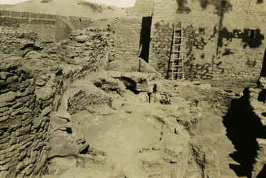 Vy över affärsområdet i S:t Simeons kloster, Aswan, Egypten, fotografi av Ugo Monneret de Villard