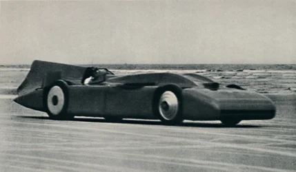 276 miles i timmen på sanden vid Daytona, 1937
