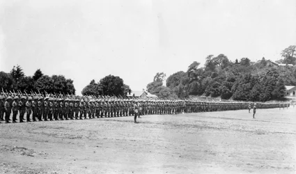 5:e bataljonen East Surrey regemente på parad, Chakrata, 1917