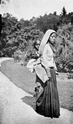 En nepalesisk kvinna med sitt barn, c1910