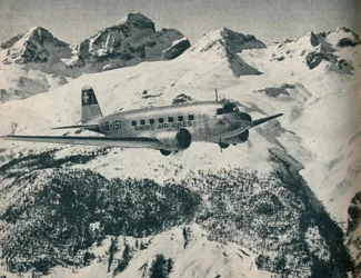 Ett Swissair-plan som flyger nära St Moritz Aerodrome, Schweiz, c1936 c1937