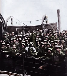 En båt med soldater räddad från Dunkirk, 1940, 1945