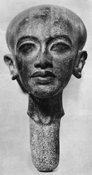 En dotter till kung Ikhnaton, 1936