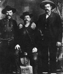 Ett omtvistat fotografi av tågrånaren och fredlösen Sam Bass, c1877-1878 1954
