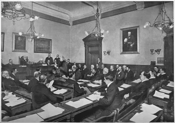 Ett möte i Hammersmith Borough Council, c1903 1903
