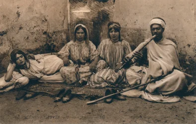 Ett fotografi föreställande traditionella arabiska människor, c1909