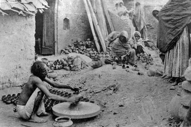 En krukmakare på jobbet, Indien, 1900-talet