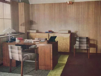Ett privat kontor designat och utfört av Gordon Russell Ltd., Broadway Worcs och London, 1935