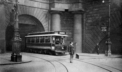 En spårvagn som körde under Kingsway, Aldwych och Somerset House, London, 1926-1927