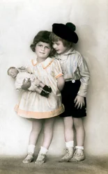 En ung flicka och pojke, tidigt 1900-tal