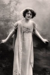 Adrienne Augarde 1882-1913, engelsk skådespelerska, 1907