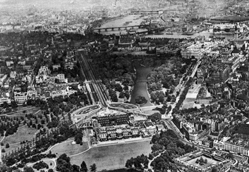 Flygfoto över Buckingham Palace, London, 1926-1927
