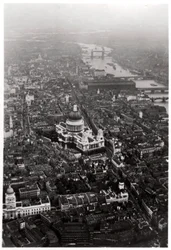 Flygfoto över St Pauls Cathedral, London, från en zeppelinare, 1931 1933