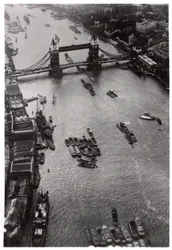 Flygfoto över Tower Bridge, London, från en Zeppelin, 1931 1933