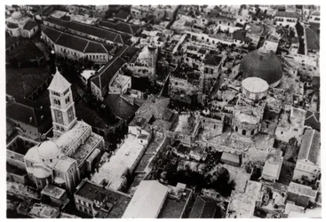 Flygfoto över Heliga gravens kyrka, Jerusalem, Palestina, från en zeppelinare, 1931 1933