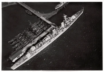 Flygfoto av den tyska lätta kryssaren Karlsruhe, från en Zeppelin, c1931 1933