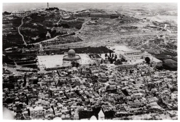 Flygfoto över moskén i Omar, Jerusalem, Palestina, från en zeppelinare, 1931 1933