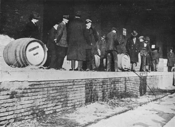 Efter krigsförklaringen: Tysk öl kördes iväg i en italiensk tullbutik, 1915