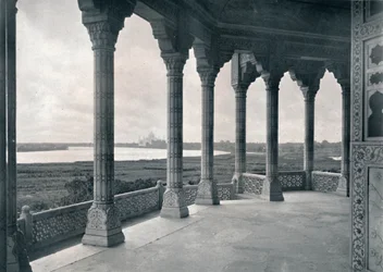 Agra. Balkong av Jasmine Tower, visar Taj, c1910.