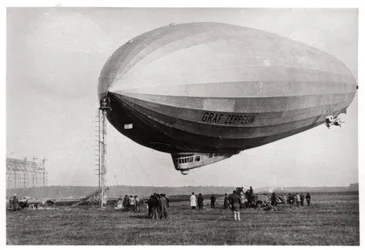 Luftskeppet LZ127 Graf Zeppelin förtöjt i Löwental, Tyskland, 1933