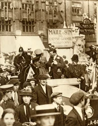 Alcock och Brown... efter den första nonstopflygningen över Atlanten, London, juni 1919, 1935